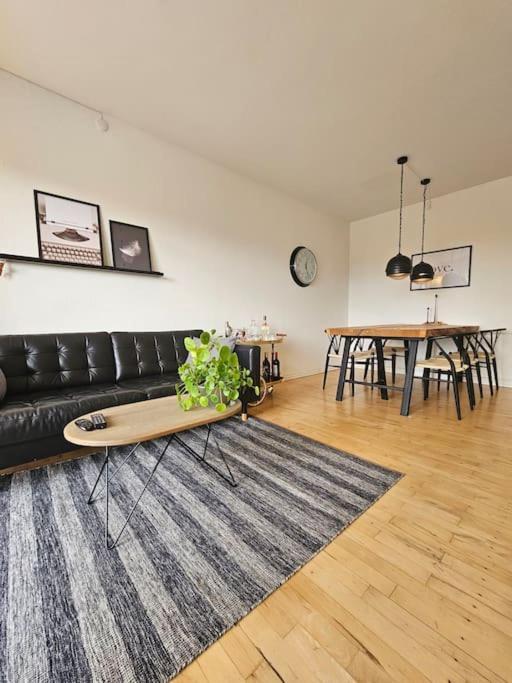 Lejlighed Med Altan Og Gratis Parkering Aalborg Dış mekan fotoğraf
